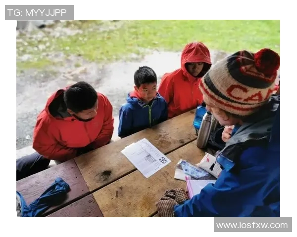 南京攀岩队协作能力深度解析与其他队伍的对比研究 南京攀岩队协作能力深度解析与其他队伍的对比研究