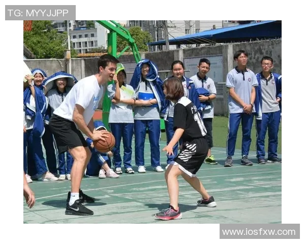 成都篮球队技术揭秘：从战术到训练全方位解析篮球巨献