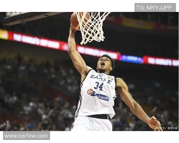 扬尼斯阿德托昆博如何在NBA赛场上展现全能篮球天赋与领导力