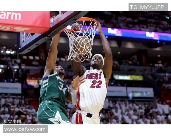 雄鹿与热火激战正酣NBA赛场精彩瞬间回顾与分析